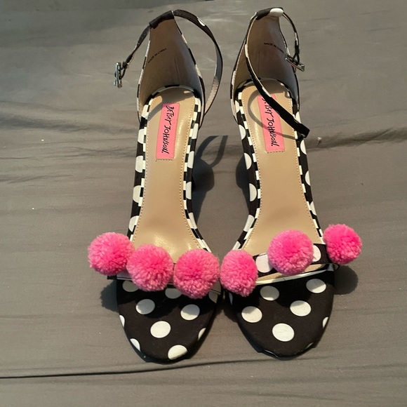 Betsey Johnson Black and Pink Polka Dot Heels - Picture 1 of 3
